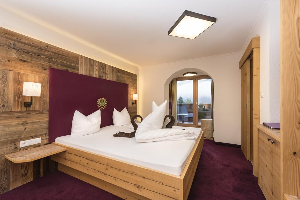 Lifestylepanoramahotel Erika Superior Neustift im Stubaital Room photo